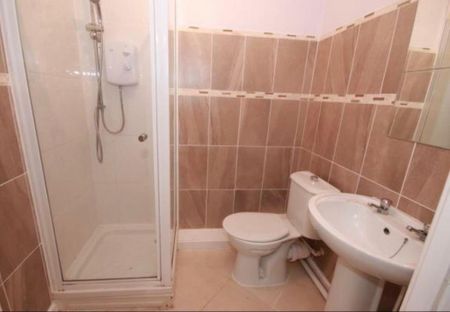 2 bedroom flat to rent - Photo 3