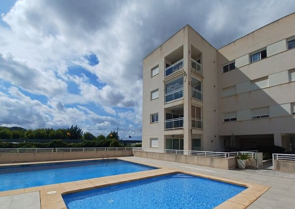 LONG TERM RENTAL. 3 bedroom penthouse apartment for rent with large own large terrace