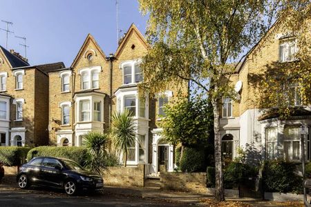 Bright and cosy two bedroom flat located in a lovely period conversion - Photo 5