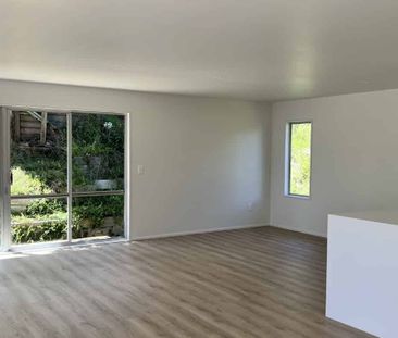 Luxuriously sized living - Photo 3