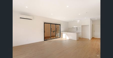 3 BEDROOM TOWNHOME WITH DOUBLE GARAGE - Photo 2