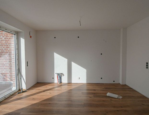 6635 - Stilvoll Wohnen im Neubau – Lichtdurchflutete 2,5-Zimmer-Wohnung mit Aufzug und Balkon - Photo 1