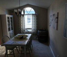 $1750 / 2br – 1013ft2 – Spacious 2 Bed + 2 Bath Top Floor Unit in L... - Photo 2