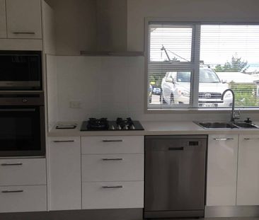 Beachlands, 1 Bedroom Unit - Photo 2