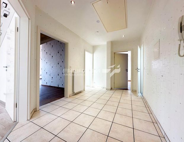 FREIRAUM4 +++ Geräumige Dachgeschosswohnung mit Balkon und Aussicht ! - Photo 1