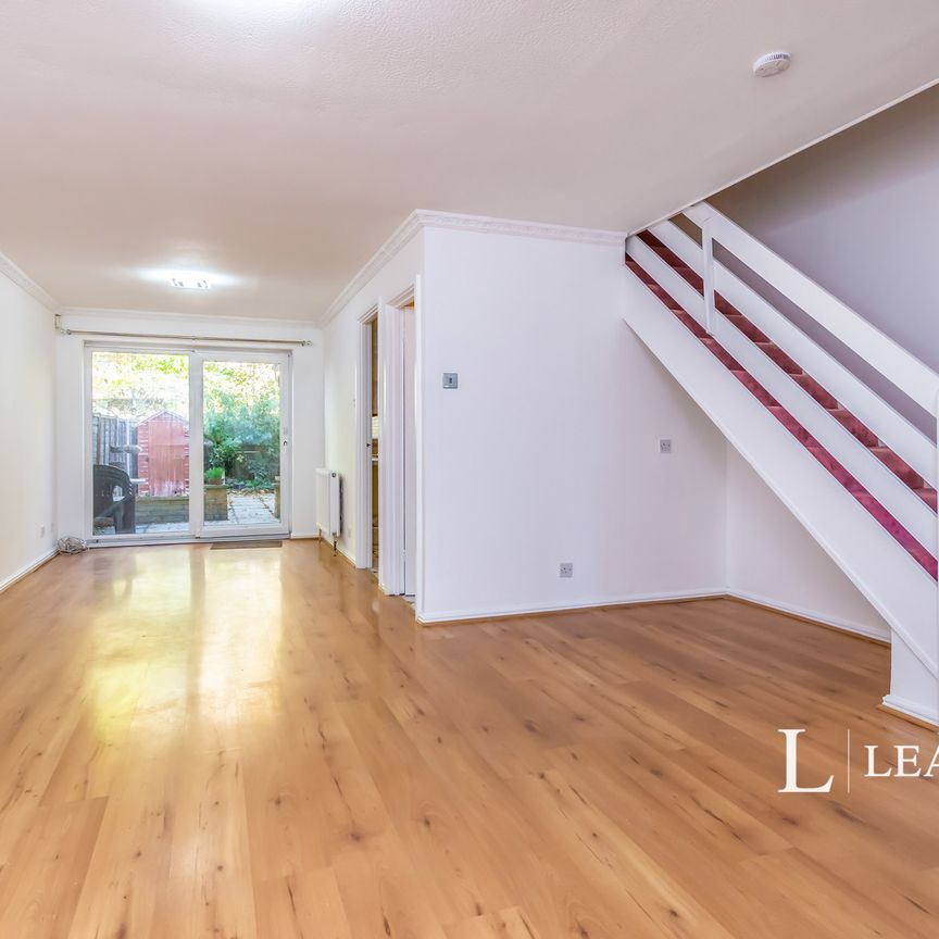 3 bedroom house to rent Garrick Crescent, Croydon, CR0 - Photo 1