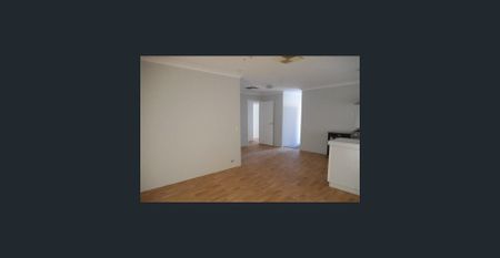 Welcoming family home with spacious backyard. - Photo 2