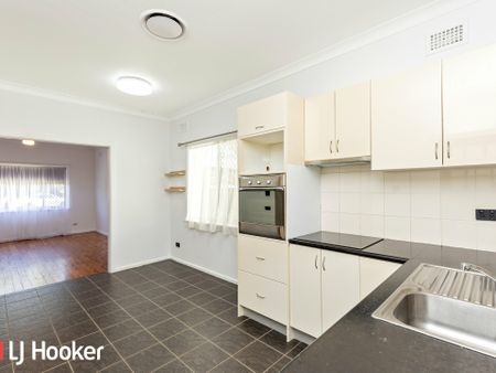 3-Bedroom Home for Rent in South Tamworth - Photo 2