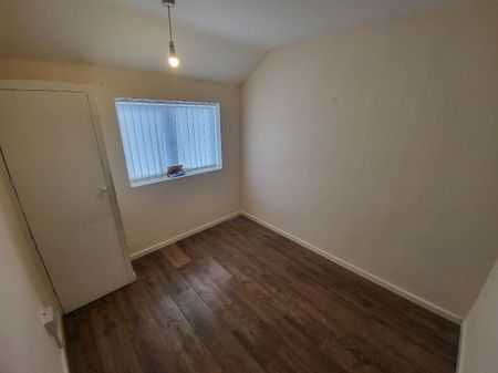 3 bedroom Terraced for rent - Photo 3