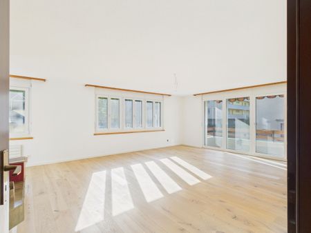 Newly renovated 4.5-room apartment in Flawil - Photo 5