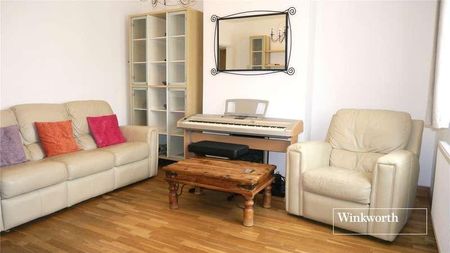 Armstrong Crescent, New Barnet, EN4 - Photo 2