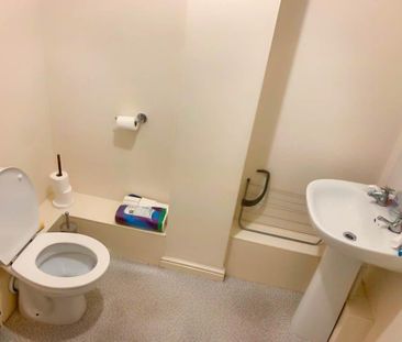 4 bedroom terraced house to rent - Photo 3