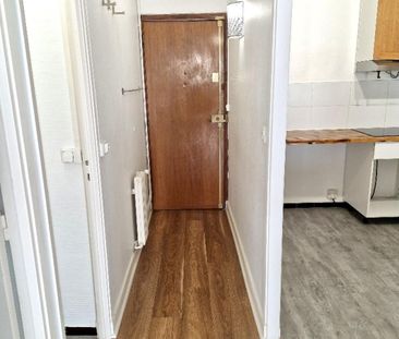 A LIUER NANTERRE 2 PIECES RENOVE - Photo 4