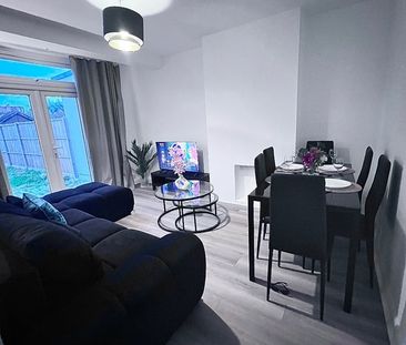 3 Bed Terraced House, Links Avenue, SM4 - Photo 1