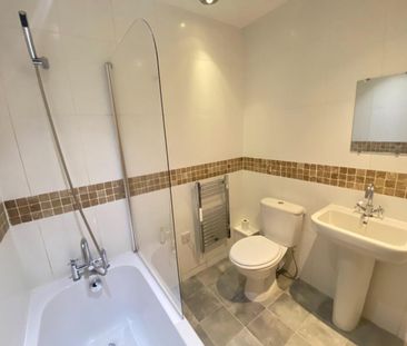 1 bedroom Flat To Let - Photo 2