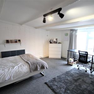 6 bedroom terraced house to rent - Photo 2