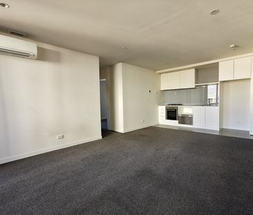Stunning Apartment in the Heart of Box Hill! - Photo 5