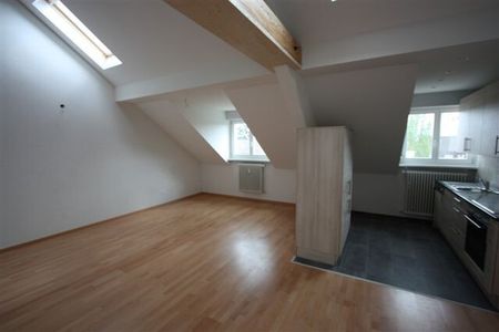 Appartement mansardé moderne, lumineux et spacieux - Photo 2