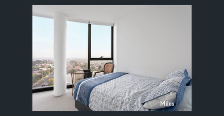 SET HIGH ON THE HILL! - Photo 4