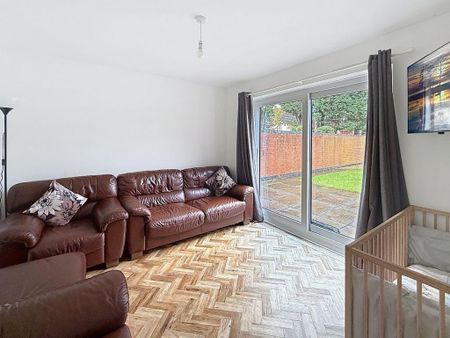 6 bedroom detached house to rent - Photo 3