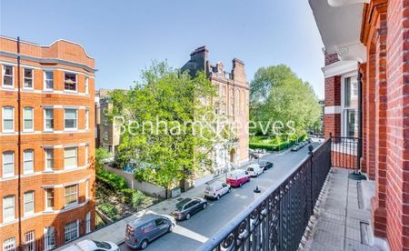 3 Bedroom flat to rent in Nevern Square, Kensington, SW5 - Photo 2