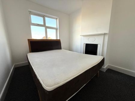 3 bedroom maisonette to rent - Photo 2