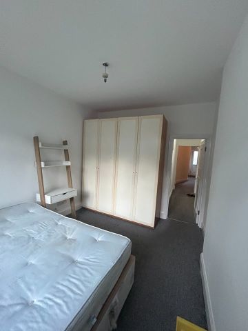 2 Bed Flat, Gainsborough Gardens, NW11 - Photo 3