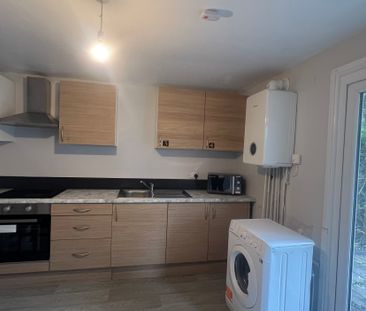 NETHERFIELD - ROOM RENTAL - Photo 4