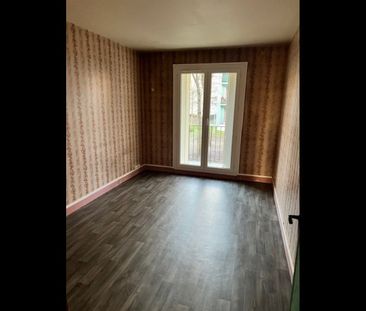 Location Appartement 5 pièces 84 m² Tremblay-en-France - Photo 3