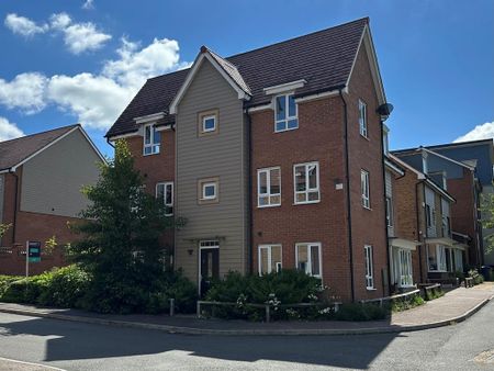 4 bedroom semi-detached house to rent - Photo 2