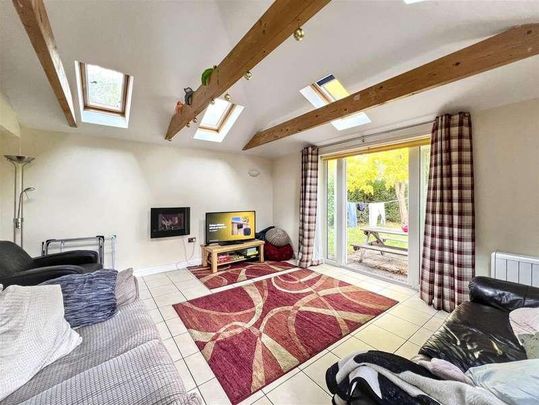 Earles Gardens, Norwich, NR4 - Photo 1