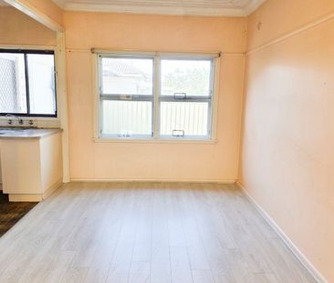 Big 3BR House, AC, no carpet! - Photo 2