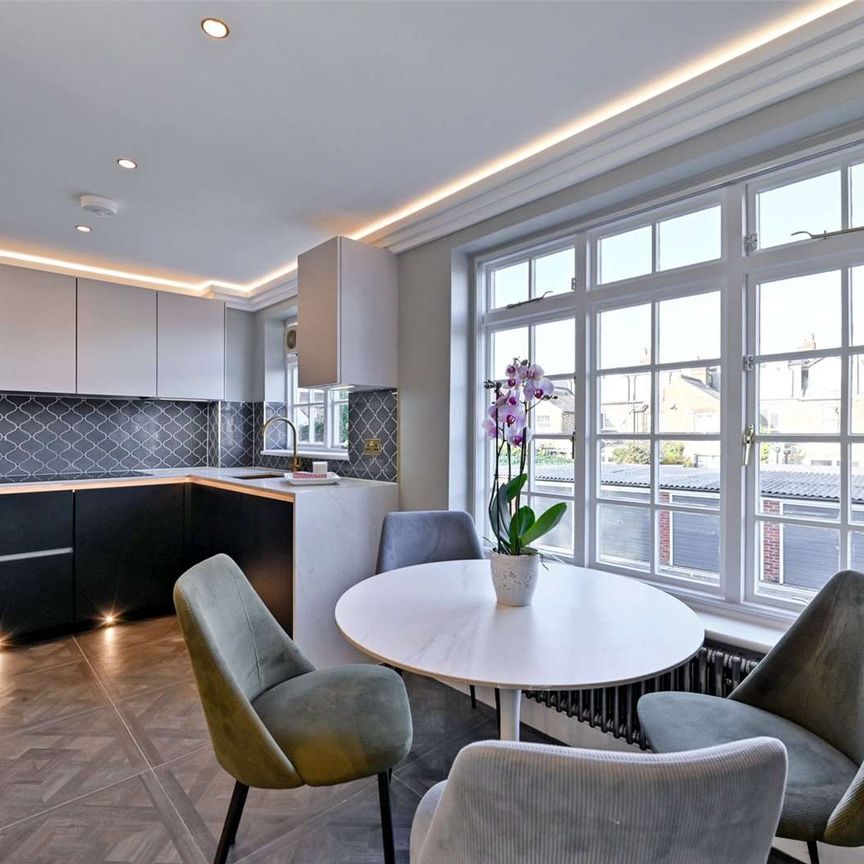 A completely refurbished and high-specification two double bedroom split level maisonette with situated close to local shops and restaurants. - Photo 1