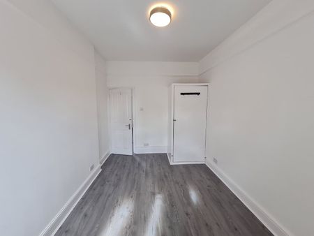 2 Bed Detached House, Green Lanes, N13 - Photo 2
