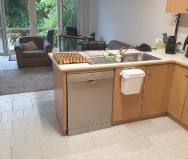 Surrey Hills - Photo 1