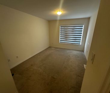 For Lease - 25 Delano Way, Newmarket, Ontario - Photo 6