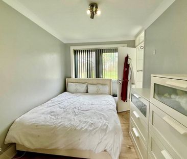 Berners Way, BROXBOURNE - Photo 3