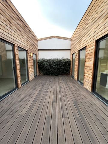 Location Appartement 7 pièces 214m² LYON 9ème - Photo 2