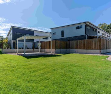 Modern 4-Bedroom Townhouse in Popular Residence on Bass - Photo 6