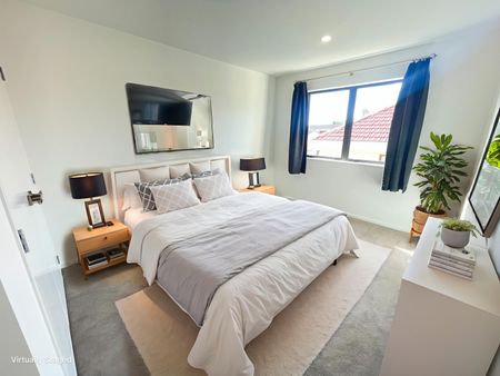 Spacious Townhouse - Photo 3