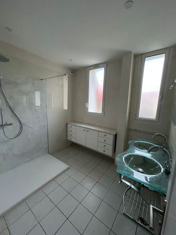 Location Maison 9 pièces 220m² AGEN 47000 - Photo 5