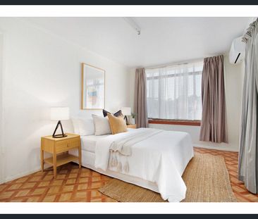 SPACIOUS AIR-CONDITONED FAMILY HOME LOCATED IN CENTRAL FAMILY LOCATION - Photo 3