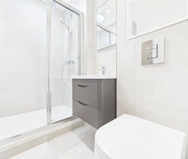 Batavia Road, Sunbury-On-Thames, London, TW16 - Photo 2
