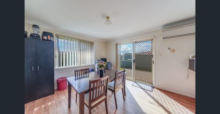 3 Bedroom Home with Double Garage! - Photo 5