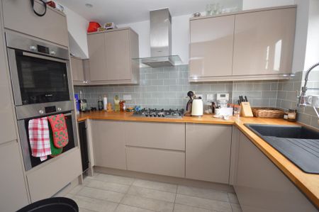 3 bedroom end of terrace house to rent - Photo 5