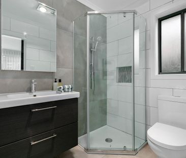 Modern Family Living in Strathmore Heights - Photo 4