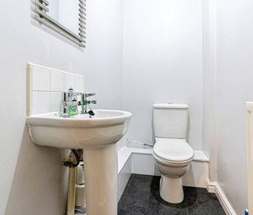 4 bedroom terraced house to rent - Photo 6