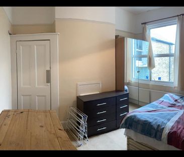 Room in a Shared House, Galveston Road, SW15 - Photo 2