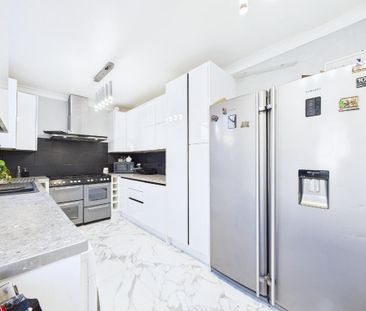 3 bedroom end of terrace house to rent - Photo 5
