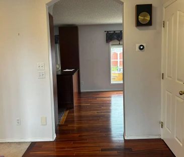 PRIVATE ROOMS AVAILABLE IN A SINGLE HOME- Pls read full. — 5 Bedroo... - Photo 1